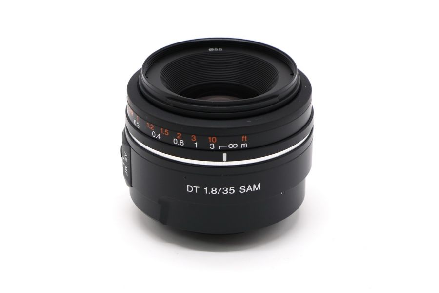 Sony DT 35mm f/1.8 SAM (SAL-35F18) в упаковке