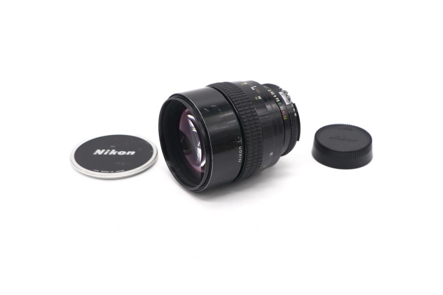 Nikon 135mm f/2 Nikkor