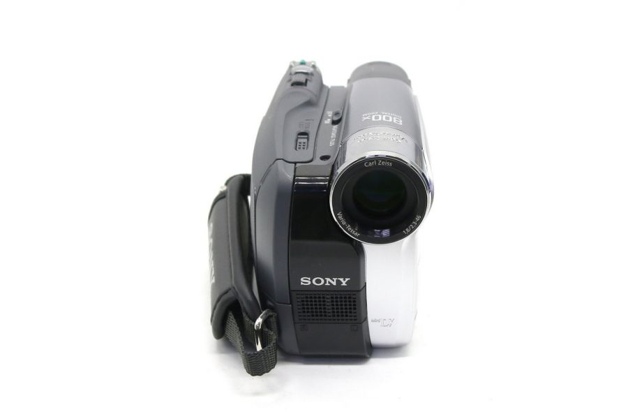 Видеокамера Sony DCR-HC26E в упаковке