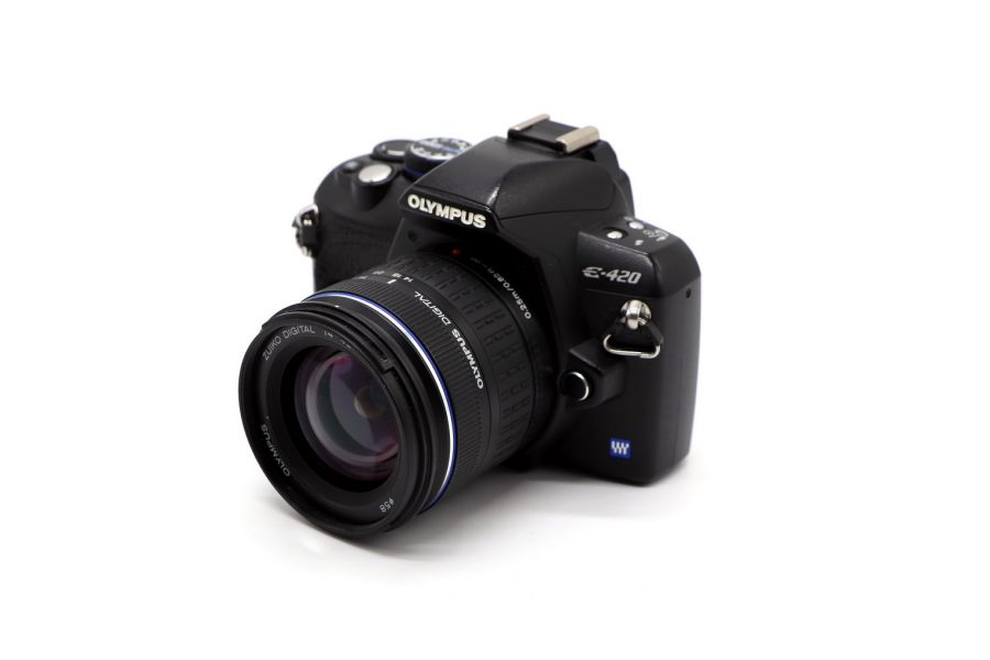 Olympus E-420 + Olympus 14-42mm