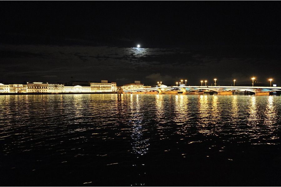 Nikon 24-70mm f/2.8G ED AF-S Nikkor, Japan