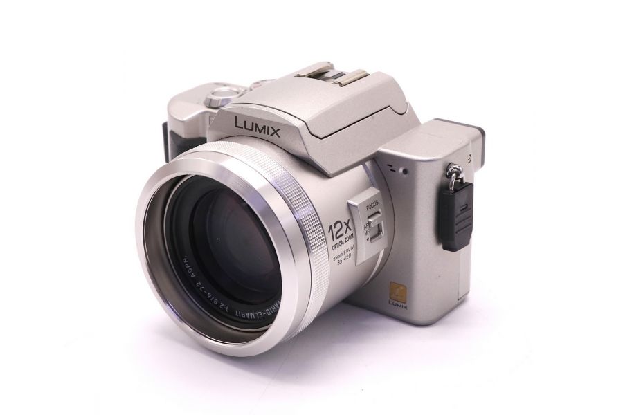 Panasonic Lumix DMC-FZ10 silver (Japan, 2004)