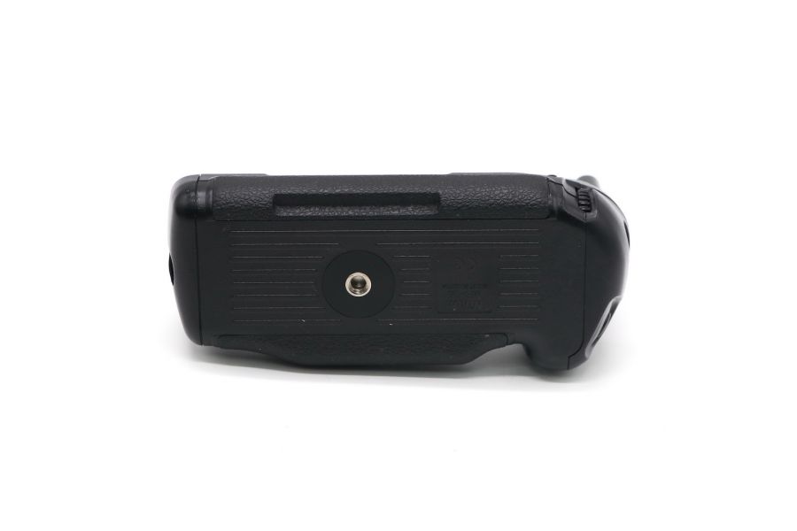 Батарейная ручка Nikon MB-15 в упаковке