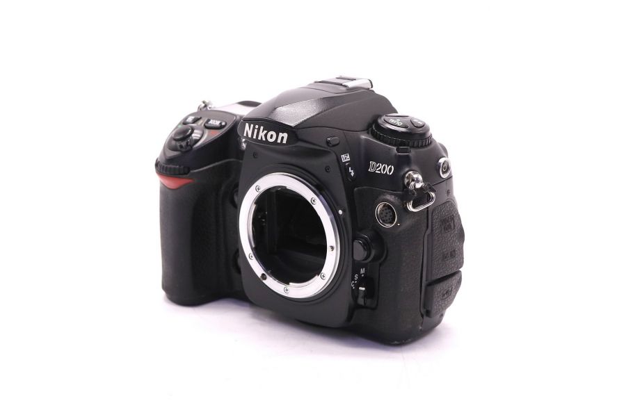 Nikon D200 body (пробег 111290 кадров)