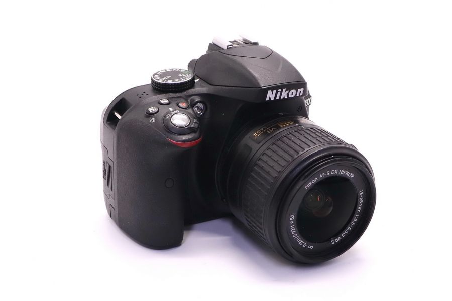 Nikon D3300 kit (пробег 3515 кадров)