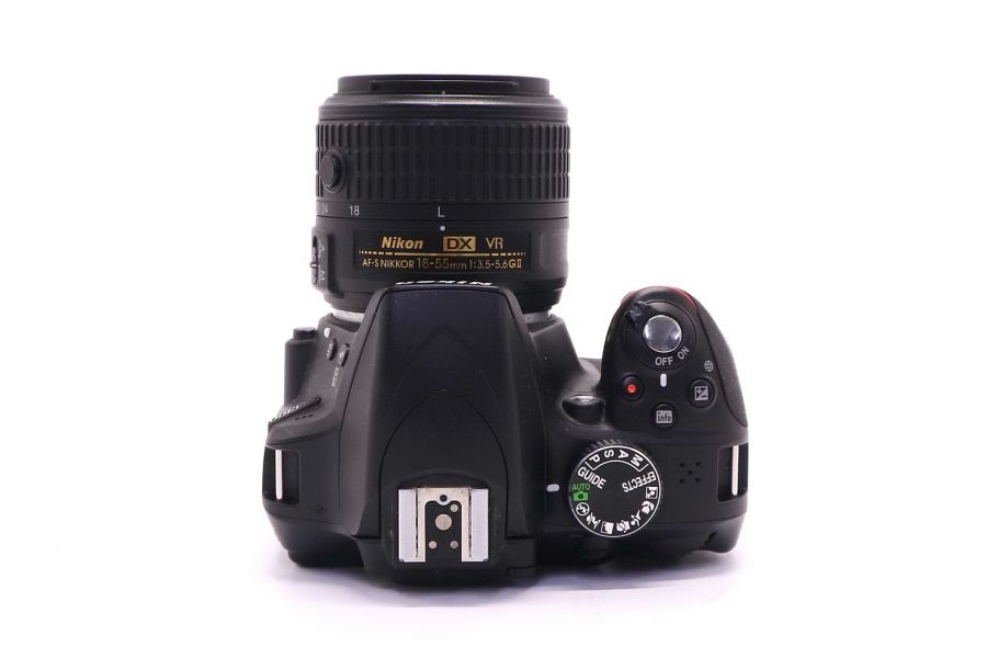 Nikon D3300 kit (пробег 3515 кадров)