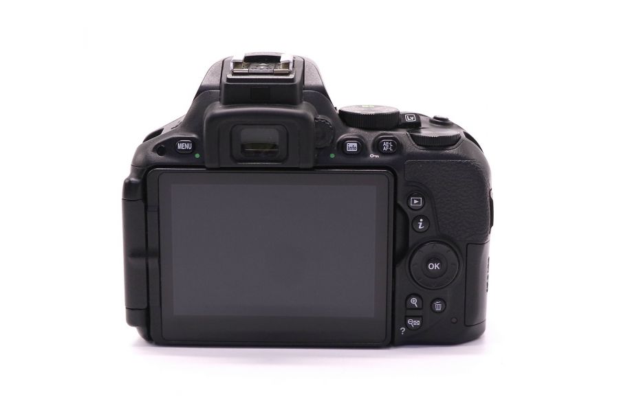 Nikon D5500 body (пробег 8000 кадров)