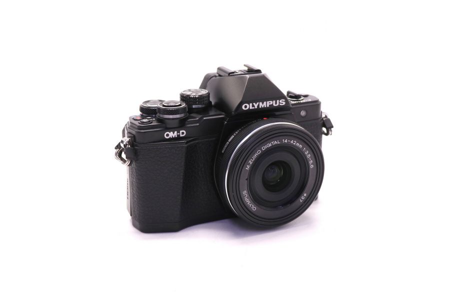 Olympus OM-D E-M10 Mark II kit в упаковке черный (пробег 6400 кадров)