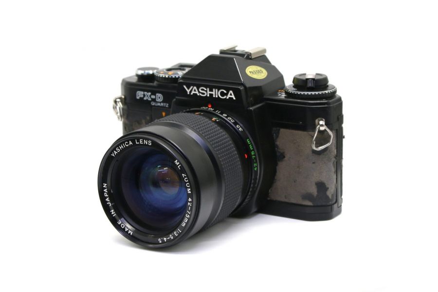 Yashica FX-D Quartz kit 42-75mm f/3.5-4.5