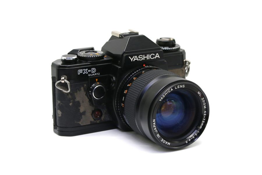 Yashica FX-D Quartz kit 42-75mm f/3.5-4.5