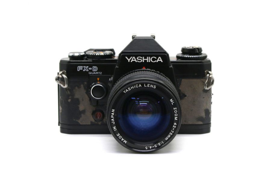 Yashica FX-D Quartz kit 42-75mm f/3.5-4.5