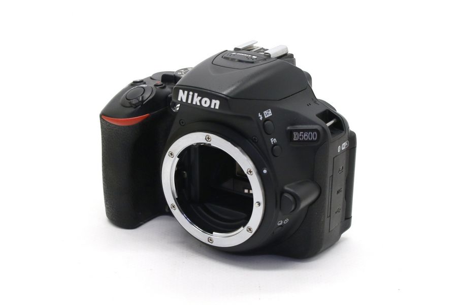 Nikon D5600 body в упаковке (пробег 2480 кадров)