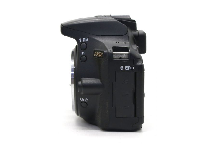 Nikon D5600 body в упаковке (пробег 2480 кадров)
