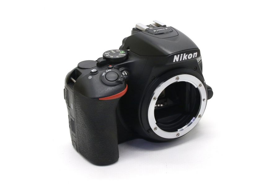 Nikon D5600 body в упаковке (пробег 2480 кадров)