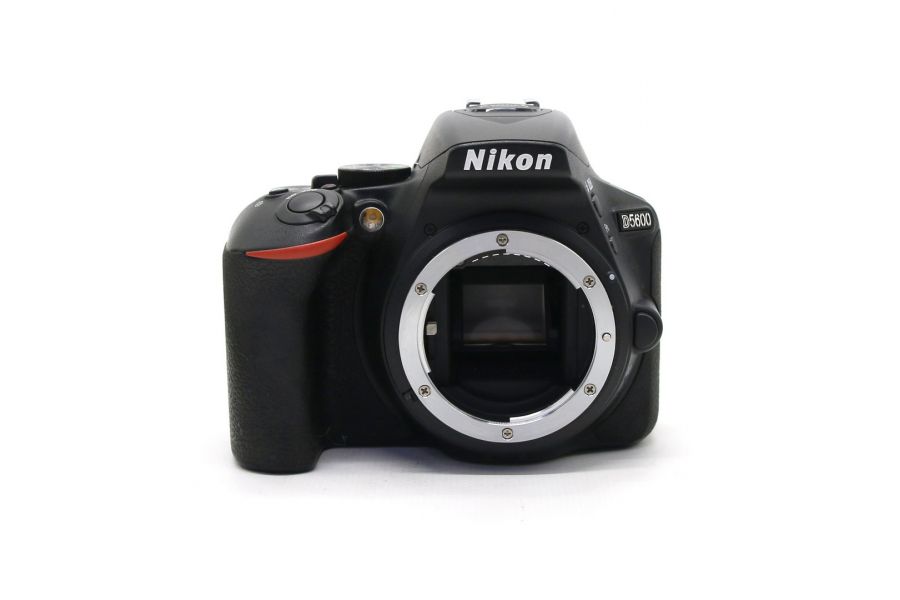 Nikon D5600 body в упаковке (пробег 2480 кадров)