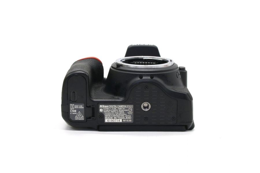 Nikon D5600 body в упаковке (пробег 2480 кадров)
