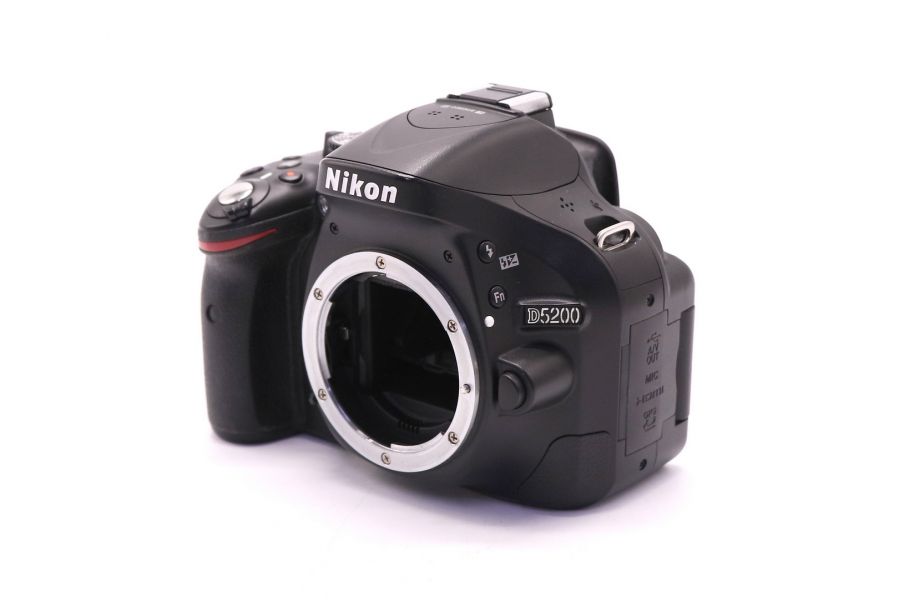 Nikon D5200 body (пробег 440 кадров)