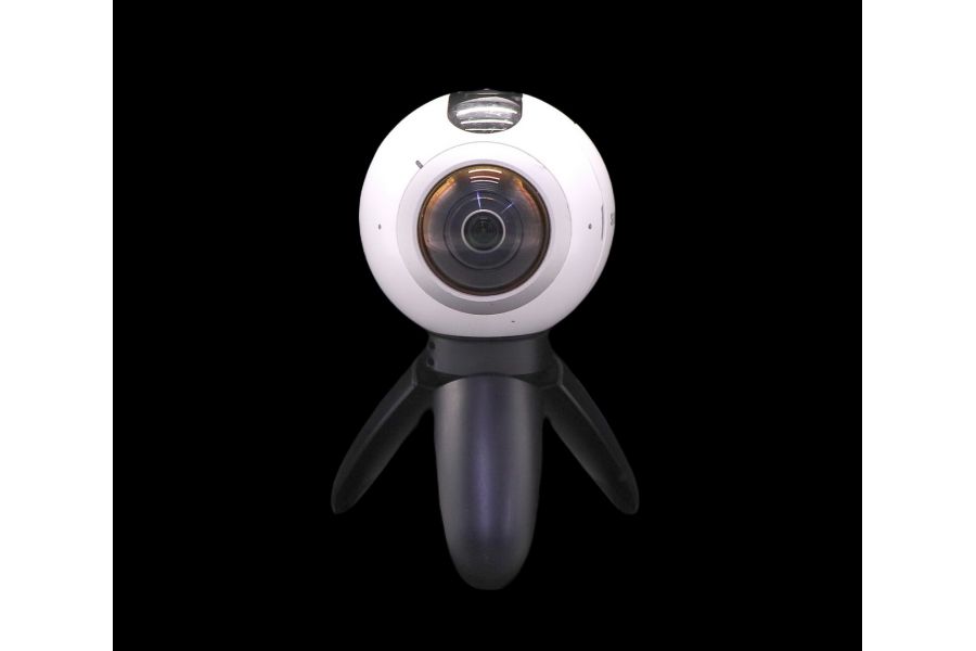 Экшен-камера Samsung Gear 360 SM-C200 в упаковке