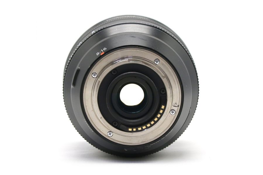 Fujinon XF 8-16mm f/2.8R LM WR в упаковке