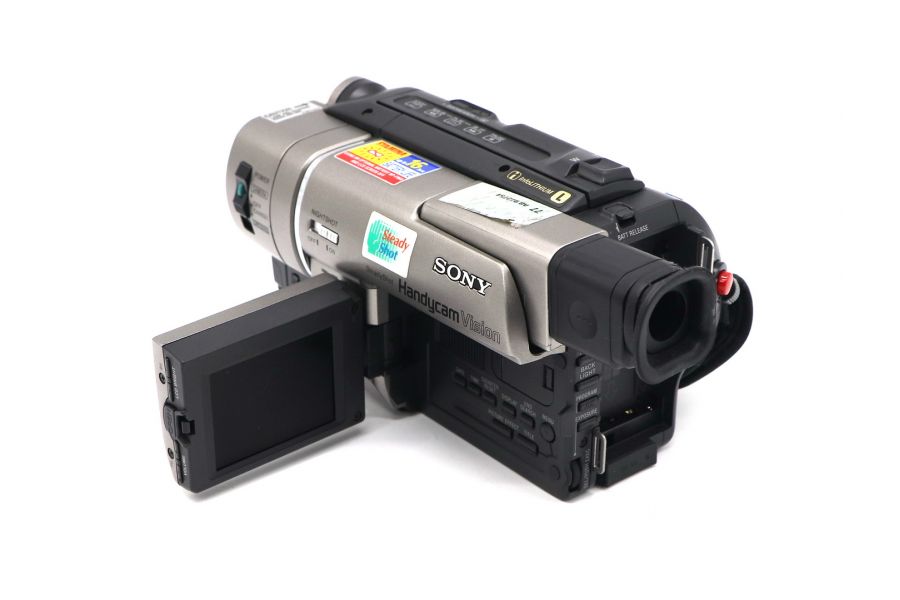 Видеокамера Sony CCD-TRV57E