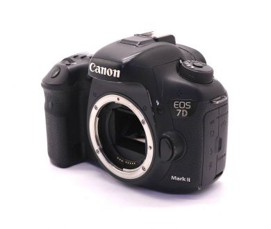 Canon EOS 7D Mark II body (пробег 31710 кадров)