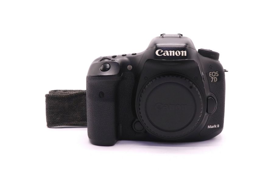 Canon EOS 7D Mark II body (пробег 31710 кадров)