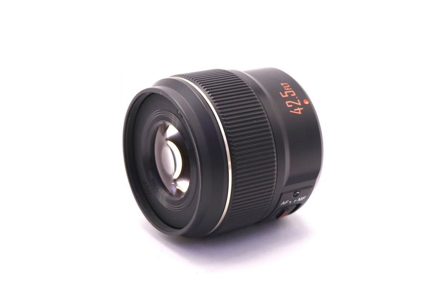 Объектив YongNuo 42.5mm f/1.7M II для Micro 4/3 в упаковке