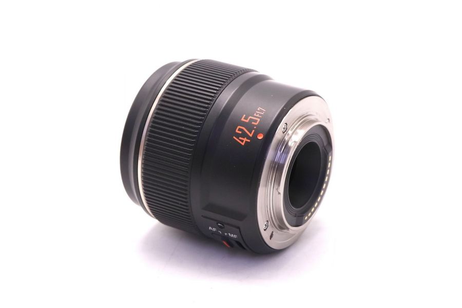 Объектив YongNuo 42.5mm f/1.7M II для Micro 4/3 в упаковке
