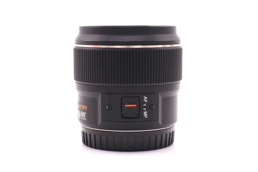 Объектив YongNuo 42.5mm f/1.7M II для Micro 4/3 в упаковке