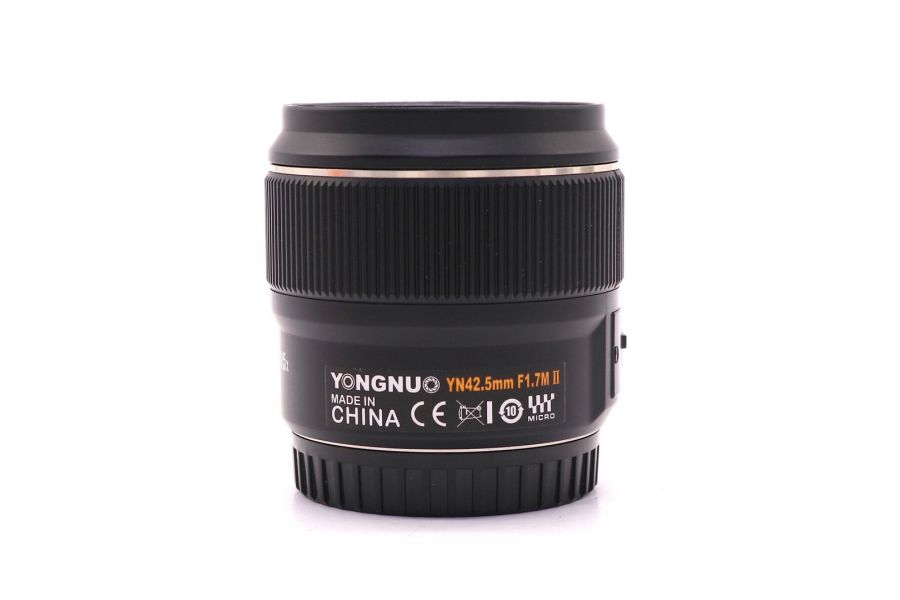 Объектив YongNuo 42.5mm f/1.7M II для Micro 4/3 в упаковке