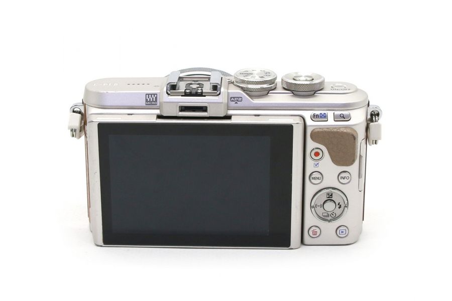 Olympus Pen E-PL8 kit (пробег 5090 кадров)