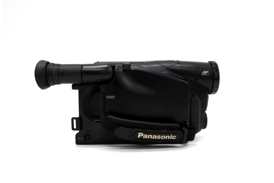 Видеокамера Panasonic NV-R11E