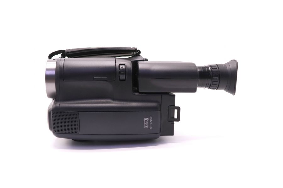 Видеокамера JVC GR-AX227