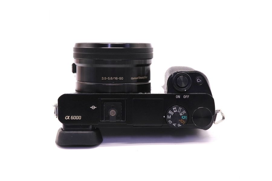 Sony A6000 ILCE-6000 kit в упаковке (пробег 30750 кадров)