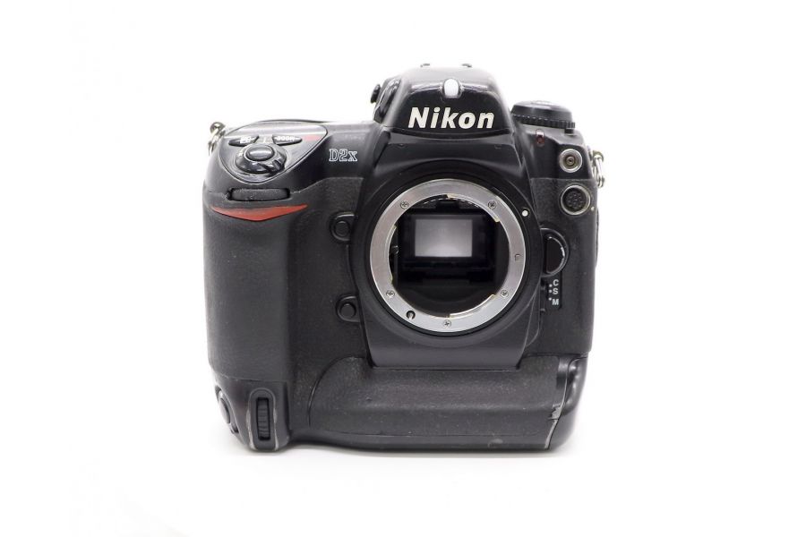 Nikon D2X body (пробег 369775 кадров)