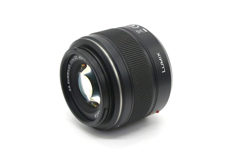 Panasonic Summilux 25mm f/1.4 ASPH DG в упаковке