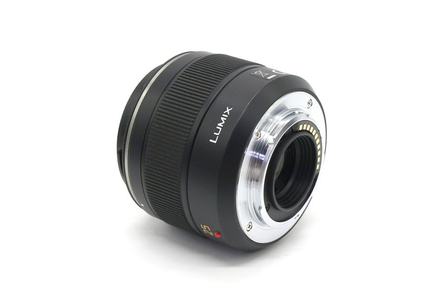 Panasonic Summilux 25mm f/1.4 ASPH DG в упаковке