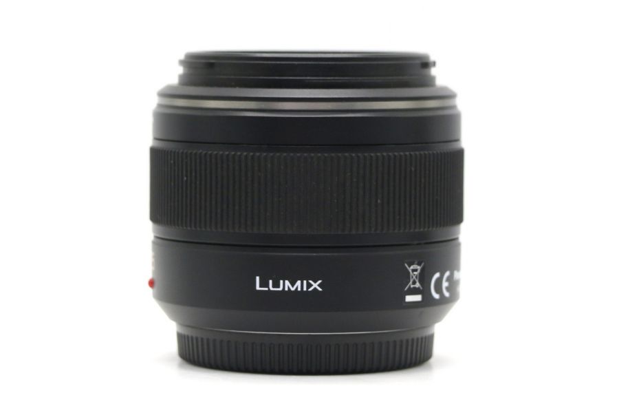 Panasonic Summilux 25mm f/1.4 ASPH DG в упаковке