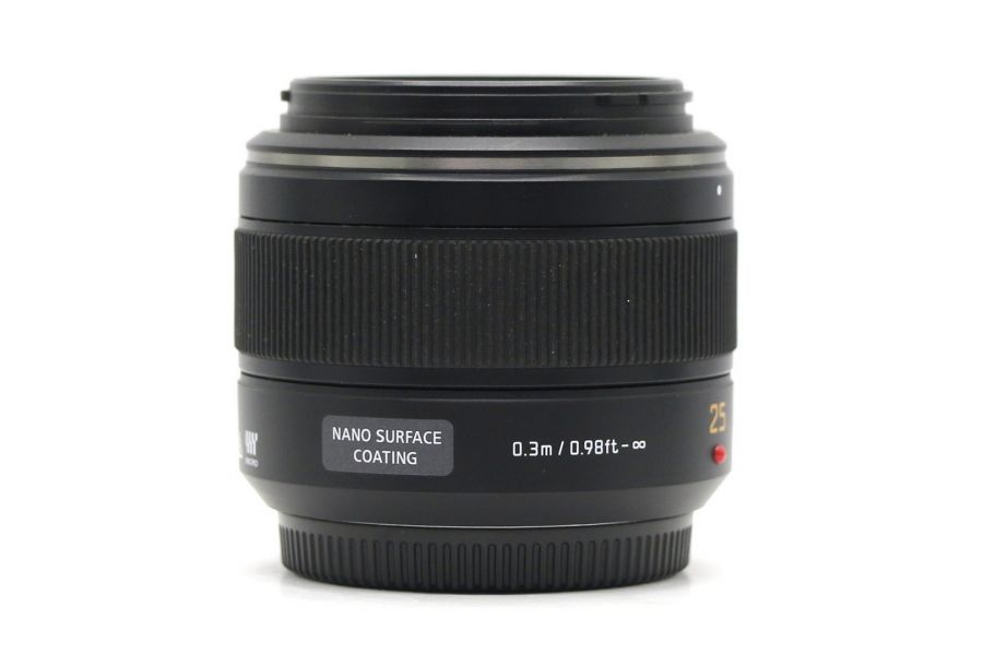 Panasonic Summilux 25mm f/1.4 ASPH DG в упаковке