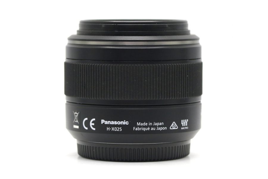 Panasonic Summilux 25mm f/1.4 ASPH DG в упаковке