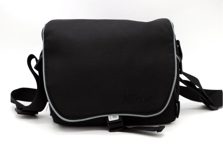 Сумка Nikon CF-EU04