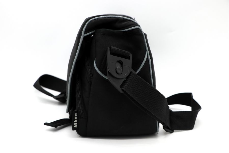 Сумка Nikon CF-EU04