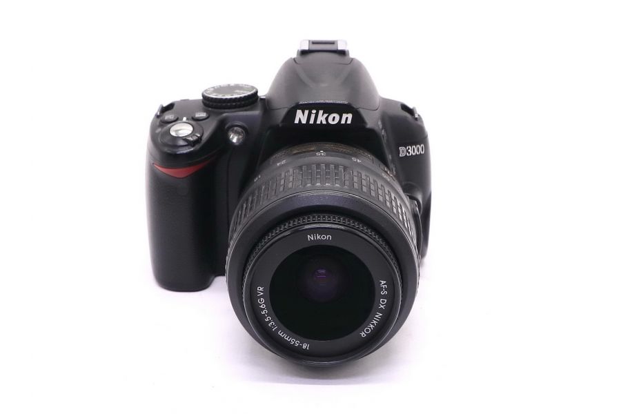 Nikon D3000 body (пробег 23930 кадров)