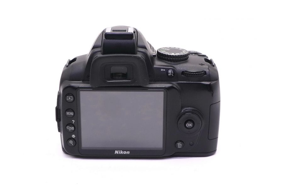 Nikon D3000 body (пробег 23930 кадров)