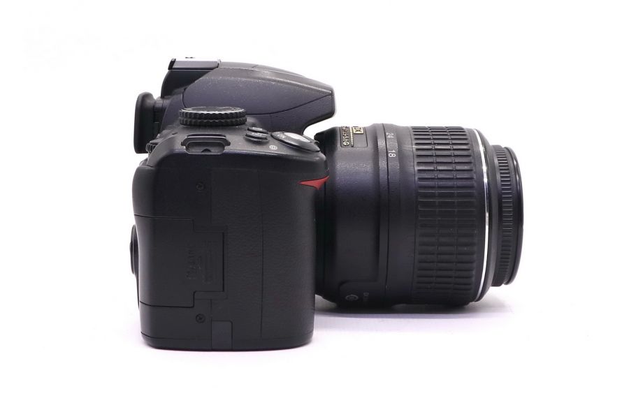 Nikon D3000 body (пробег 23930 кадров)