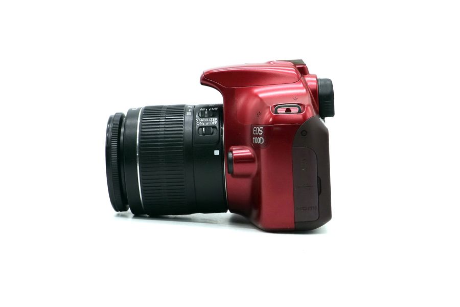 Canon EOS 1100D kit red (пробег 8200 кадров)