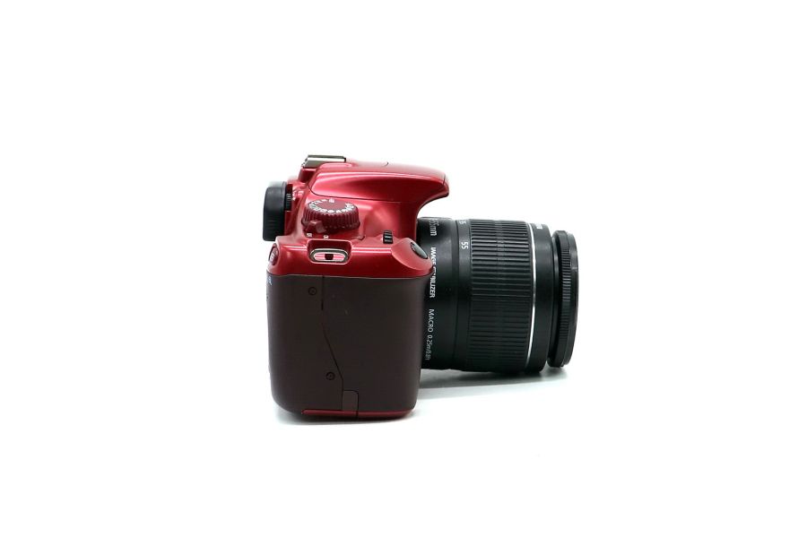 Canon EOS 1100D kit red (пробег 8200 кадров)