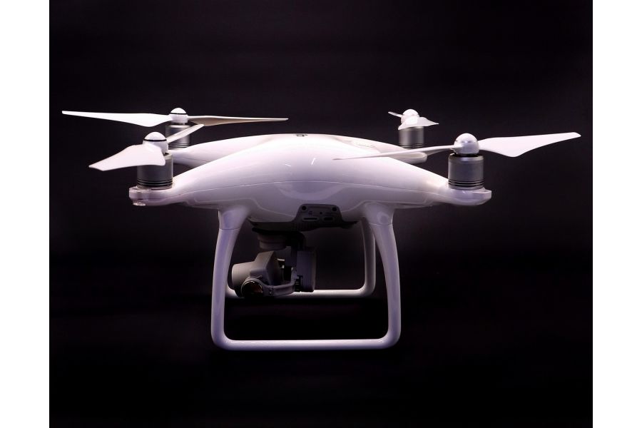 Квадрокоптер DJI Phantom 4