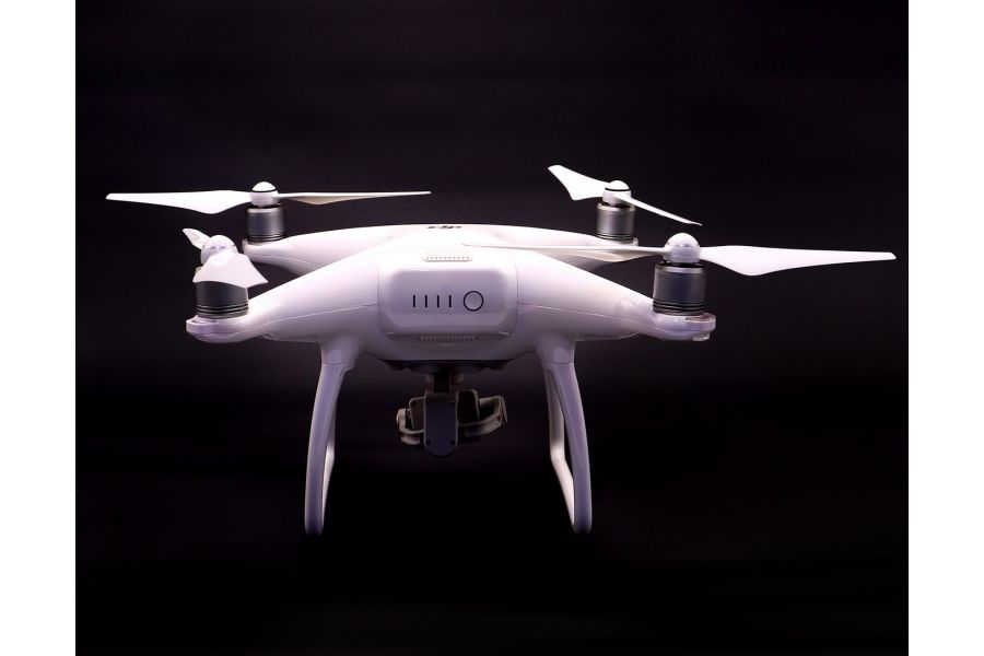 Квадрокоптер DJI Phantom 4