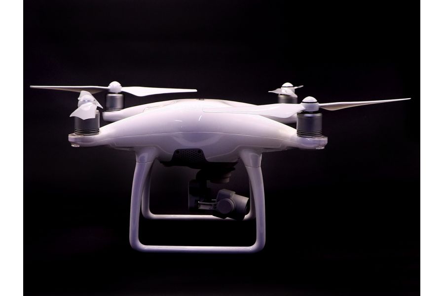 Квадрокоптер DJI Phantom 4